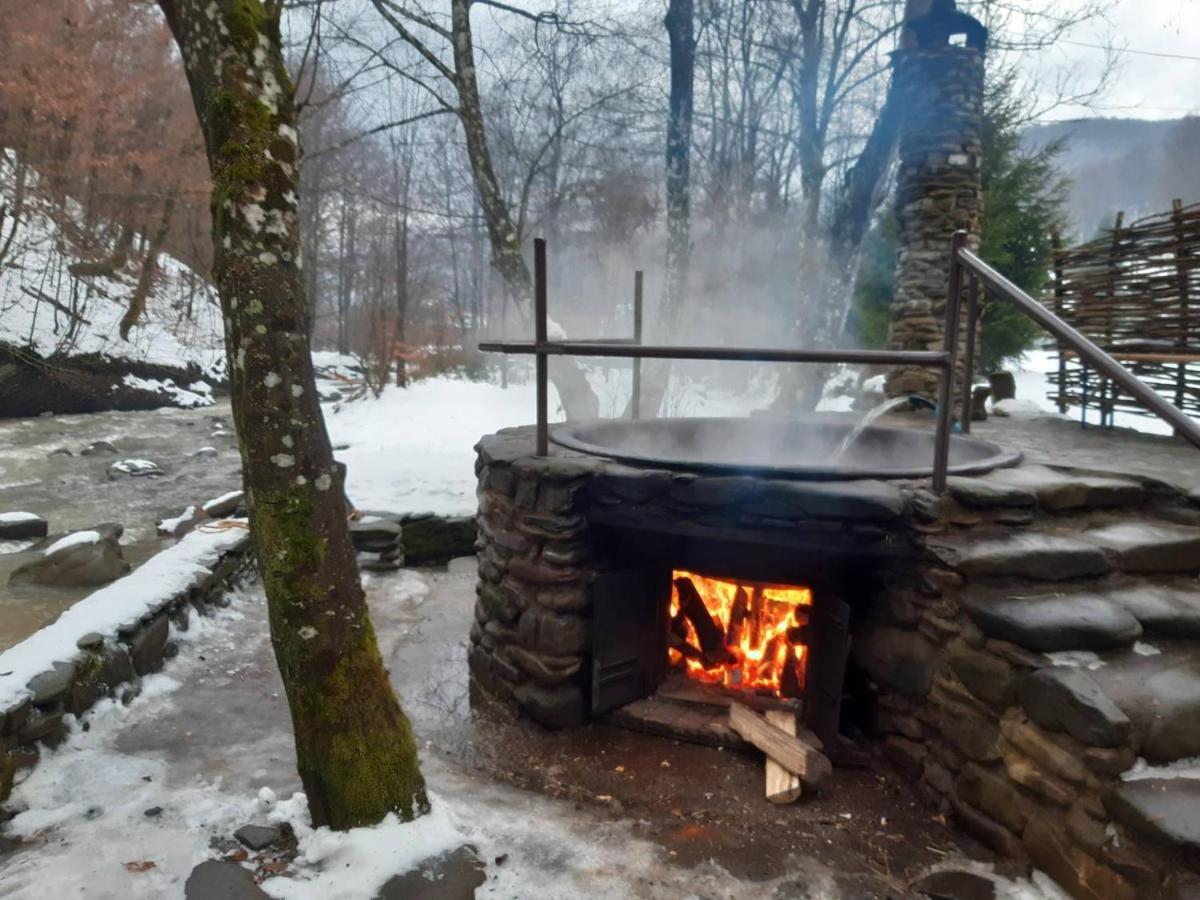 Villa Хатина Біля Потока Lumshory Esterno foto